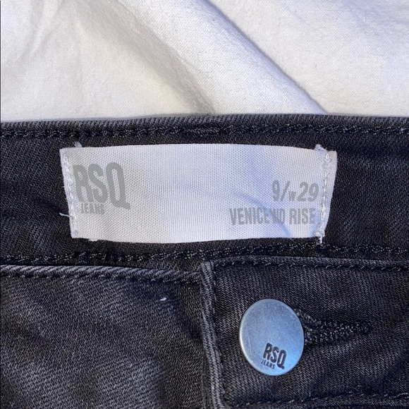 Tilly’s Black Distressed Denim Shorts - Picture 3 of 3